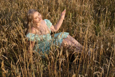 Adr1ana_ field and me Pic 6