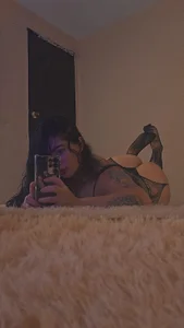 Rhea_Lux Wet lingerie and bare big ass 🍑🤤 Foto 3