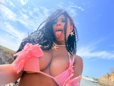 salomebenz on vacation on the beach slika 3