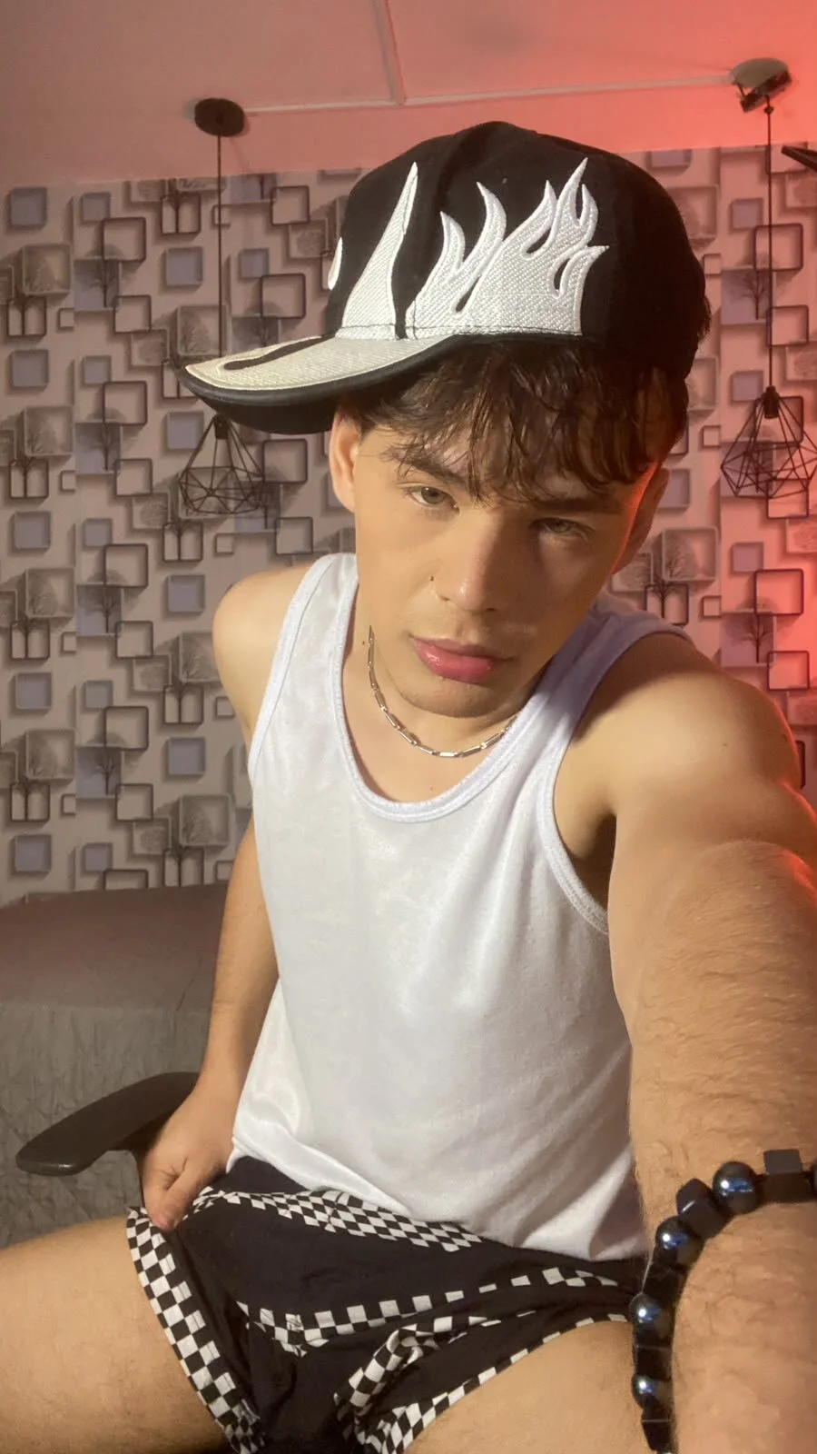 Трендове зображення  411 LoganSteel_
