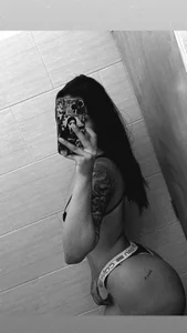 Wendy_MarchallBlack And Withe Bild