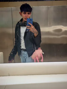 andrew_uwu_ kullanıcısının Sad girl and bad girl 🫦 albümü -  4 fotoğraf