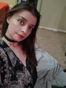 DaddysNaughtyGirl- Public Pic 2