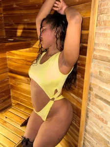 Cleo_luna Be careful, honey... here the temperature can rise more than you imagine. 🔥😉 Pic 2