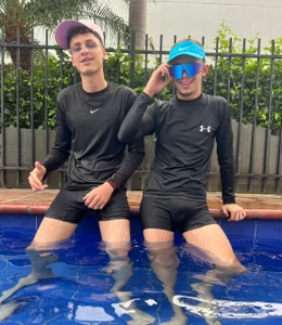 Public de Two_sexboys  4 photos