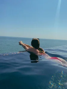 TayloryStar In the embrace of water and sun💦 Billede