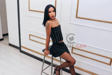 NicoleMadrird I’m not a fantasy… I’m proof that the forbidden tastes better 🔥💄 Pic 8