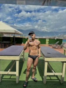 GrantBlake Public Foto 3