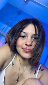 Zdjęcia AngelaaCute_ Does the blue background look good to me?:  3