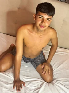 Ash_Russell Public Kuva 2