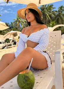 kassia_kim 💛Salt air, sunshine, and pure relaxation💛 Pic 5