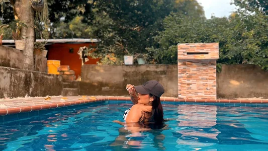 Violetta_0 A relaxing day at the pool 🏊‍♀️🌊💋 Pic 2