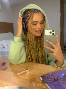 Lianh_Benett Public Foto 4