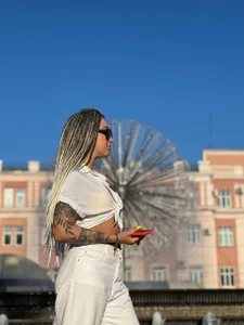 Zdjęcia tykioty_Miley walking:  4