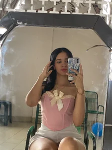 Emily_hotsexy19 Public Pic 2