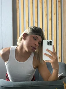 AndyBlake_ “I look innocent… but I don’t always behave 😇😏” Bilde 7