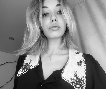Leila_Vanilla B&W mood Pic 2