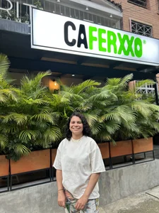 Emmy-Russo Public Foto 2