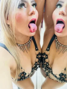 Love me od EvaBellucci_  3 snímek