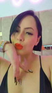 BellaSaenz1 Public slika