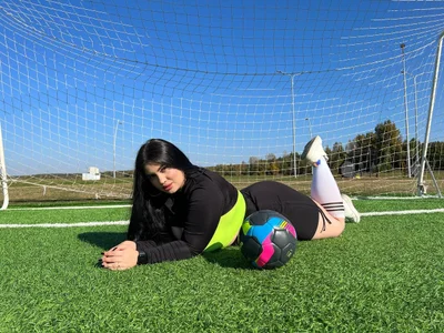 Nikki_Kardashianwill you play with me? what about football? hahaha图片 2