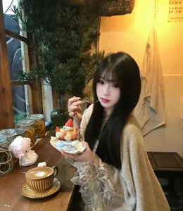 Yuanyuan-718 Public Pic 2