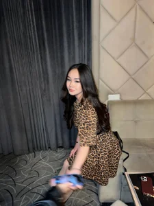 SupremeDividendのJust like thatの 3枚の写真