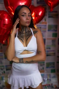 cheekybitch_ Happy valentine day🌹 Foto