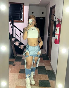 MadameAnaliのJeans 🥵🥵の 4枚の写真