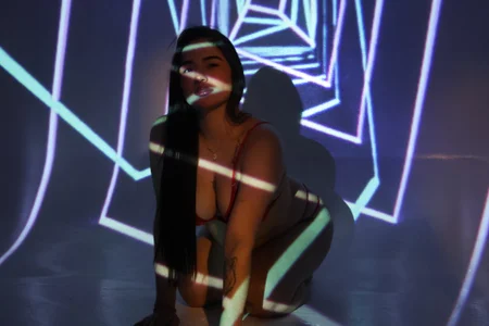 Ashley_Evans22 Urban Glow 🏙️ Pic 2