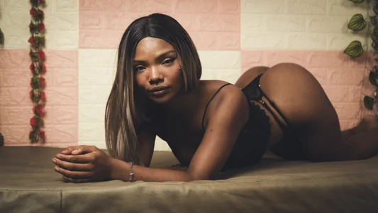 PinkyMoon Public Foto 4