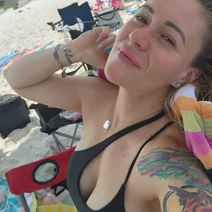 HollyTattoo: Public ( 6 фото)