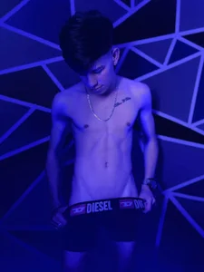 DominicPrince B L U E Foto 9