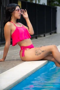 BrithanyParker_ Pool and sensuality 💋 Poză