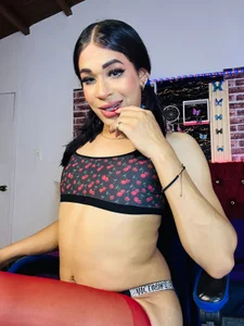 angelitasexxxhotの🔥 Bold, intense and dangerous 😈の 3枚の写真