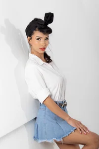 LauraAristizabal calendar girl Foto 2