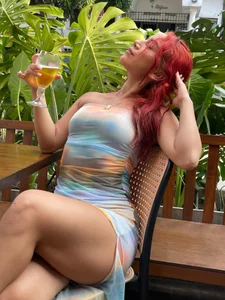 maaluh kullanıcısının Enjoying a drink outdoors albümü -  3 fotoğraf