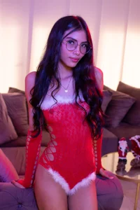 miyu_lu “Holiday Vibes ❄️🎄✨ Pic 6