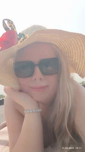 Irina3718Sunbathing. On the roof of the house. Bild 6