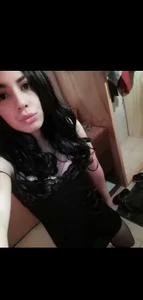 Yasmin_Paez99 Public Foto 4