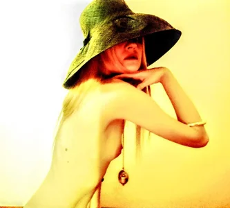 WandaVonD Public Foto 4