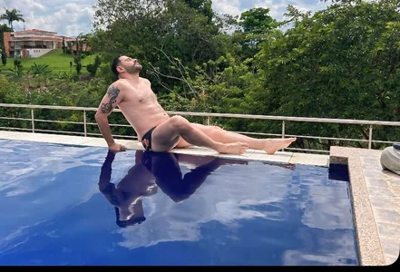 jonasbeards Day of sun, tan and pool ☀⚡⛱  8. fénykép