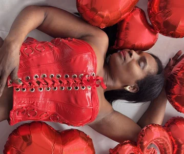 salome_moon_ valentine's day 💗 Pic 4