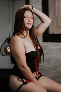 ameliasmith_1 On black Poză 4