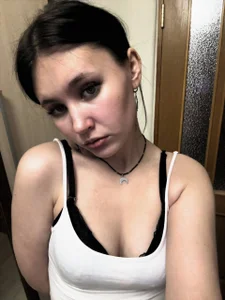 My shy bra de JerriJereb Foto 2