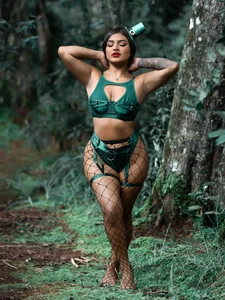 ElleGisellee ST. PATRICK 💚🍀 Pic 4