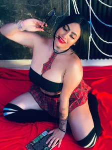 YOU TELL ME HOW YOU WANT TO SEE ME 😈 od nikky_latin  4 snímek