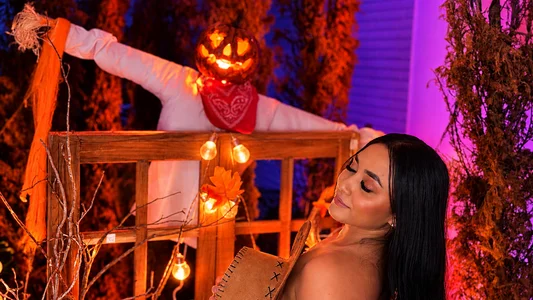 shanty_cole 🤠👻 Save This Cowgirl! Every ❤️ Gets Me Out of the Haunted Cornfield"? Pic 5