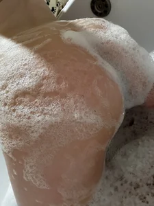 Qu33nButterfly Public Poză 5