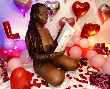 lanna_bx Valentine's Day is coming... I'm waiting for your roses 💓 Pic 4